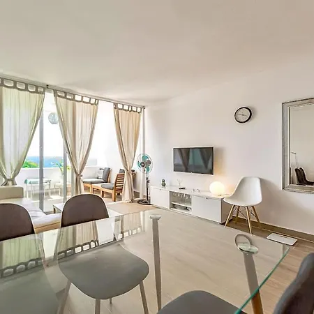 Ocean Breeze Apartment